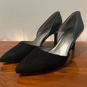 Bandolino black suede and leather pump size 8.5M